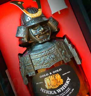 продложить коллекционерам японский виски Nikka Samurai